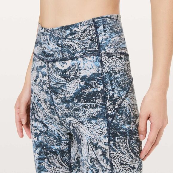 Lululemon | In Movement 7/8 Tight *Everlux 25" Size 4 - Picture 4 of 9